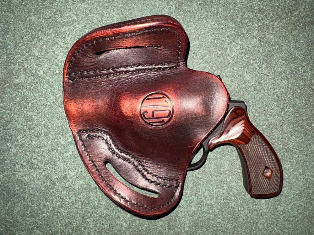 An application scenario or product detail of custom leather revolver holsters - Image 16