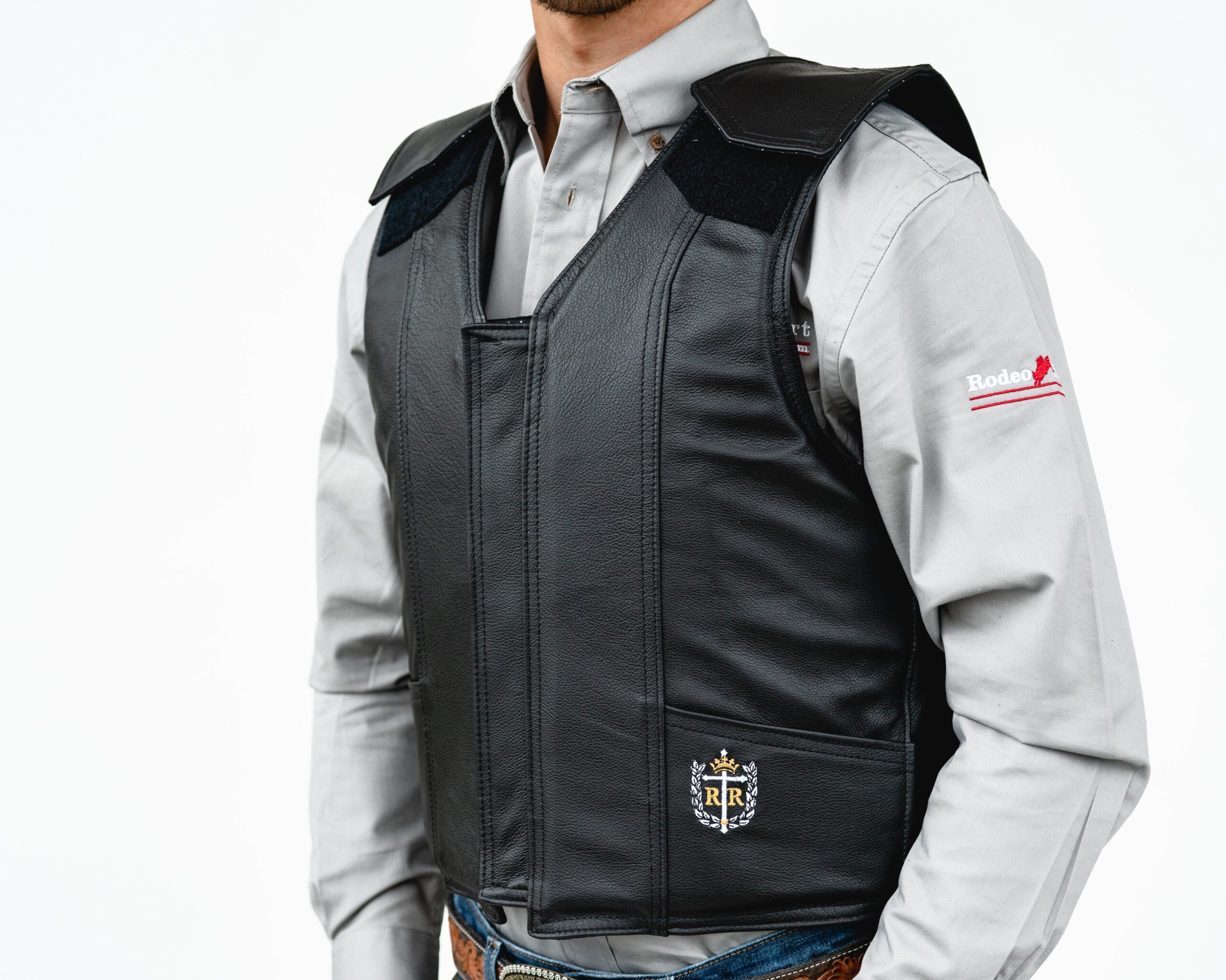 An application scenario or product detail of custom leather riding vest - Image 3