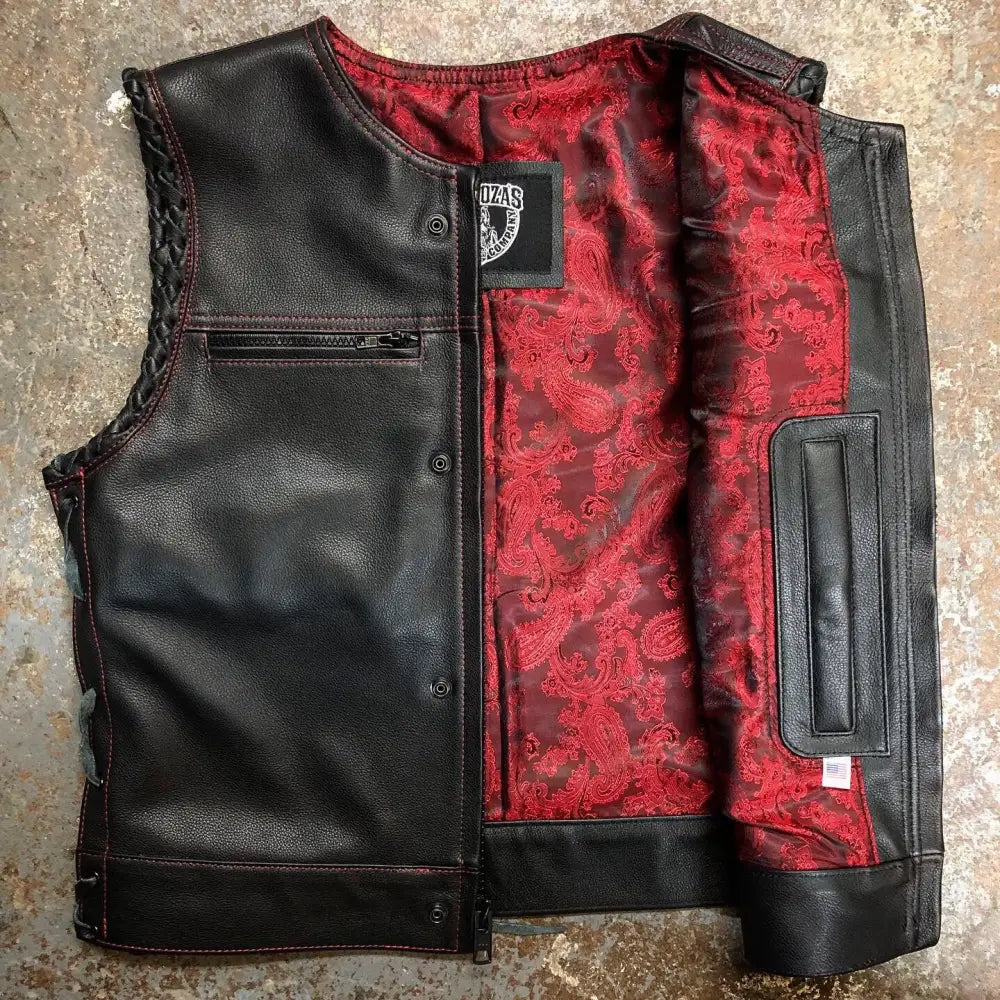 An application scenario or product detail of custom leather riding vest - Image 5
