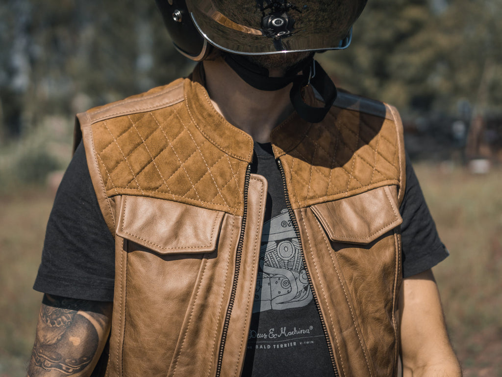 An application scenario or product detail of custom leather riding vest - Image 15