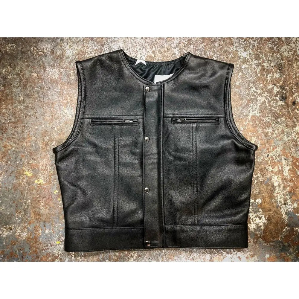 An application scenario or product detail of custom leather riding vest - Image 24