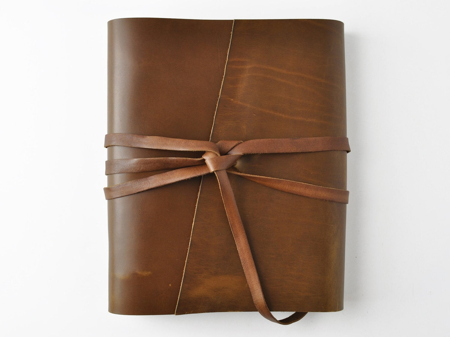 An application scenario or product detail of custom leather ring binder - Image 7