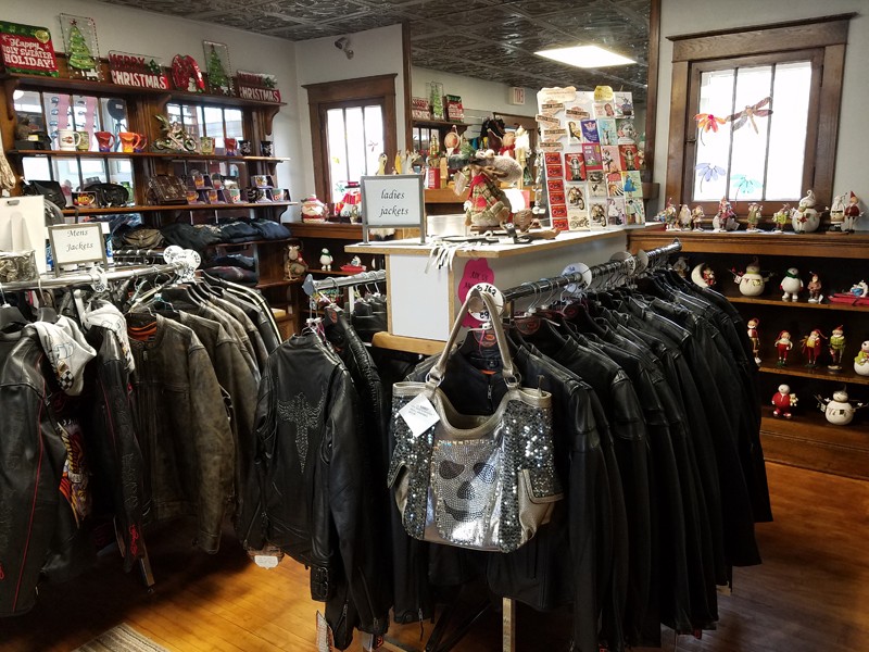 An application scenario or product detail of custom leather shops near me - Image 11