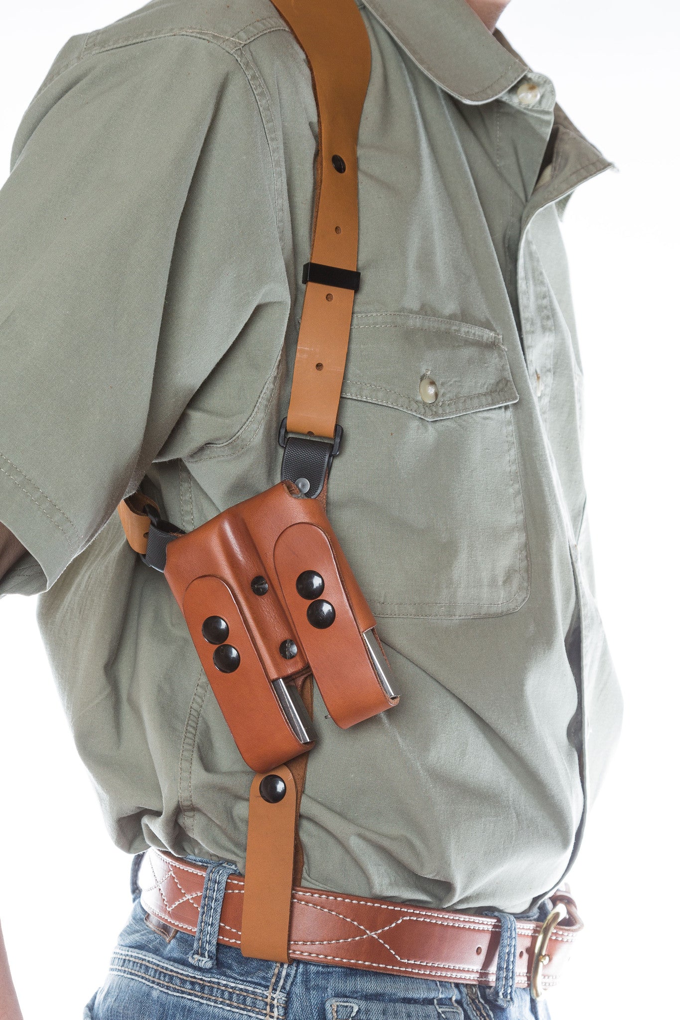 An application scenario or product detail of custom leather shoulder holster - Image 11