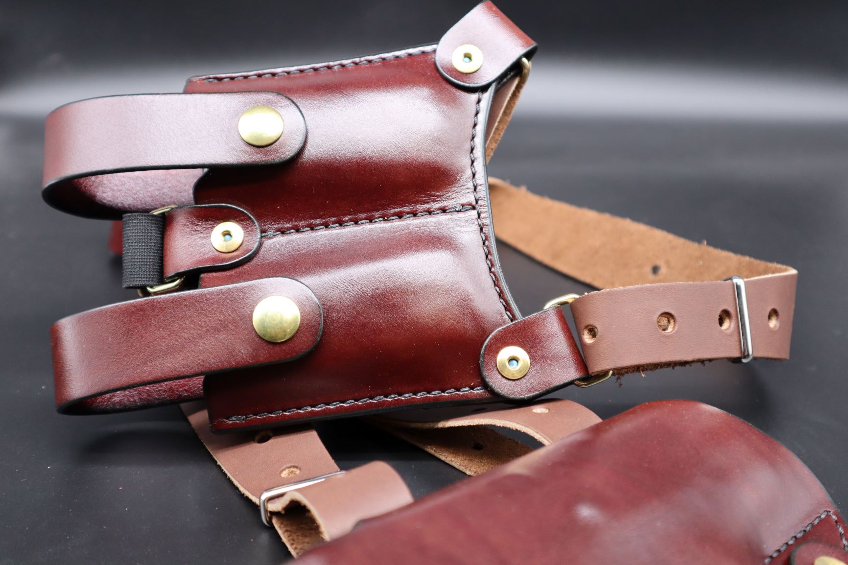 An application scenario or product detail of custom leather shoulder holster - Image 15