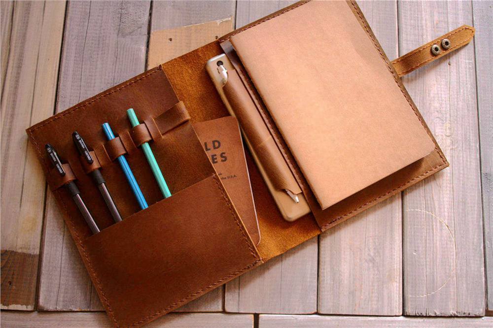 An application scenario or product detail of custom leather sketchbook - Image 6