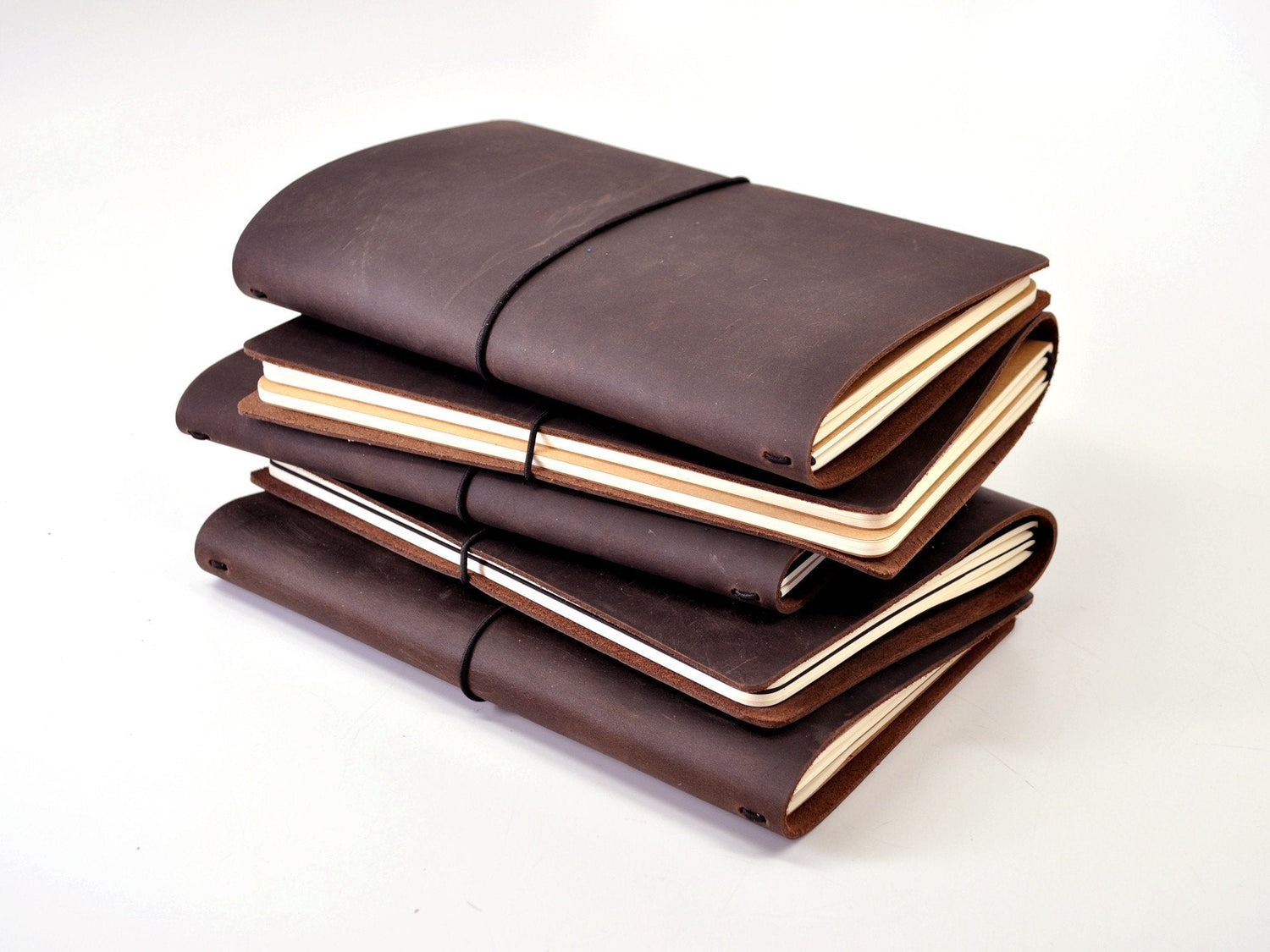 An application scenario or product detail of custom leather sketchbook - Image 15