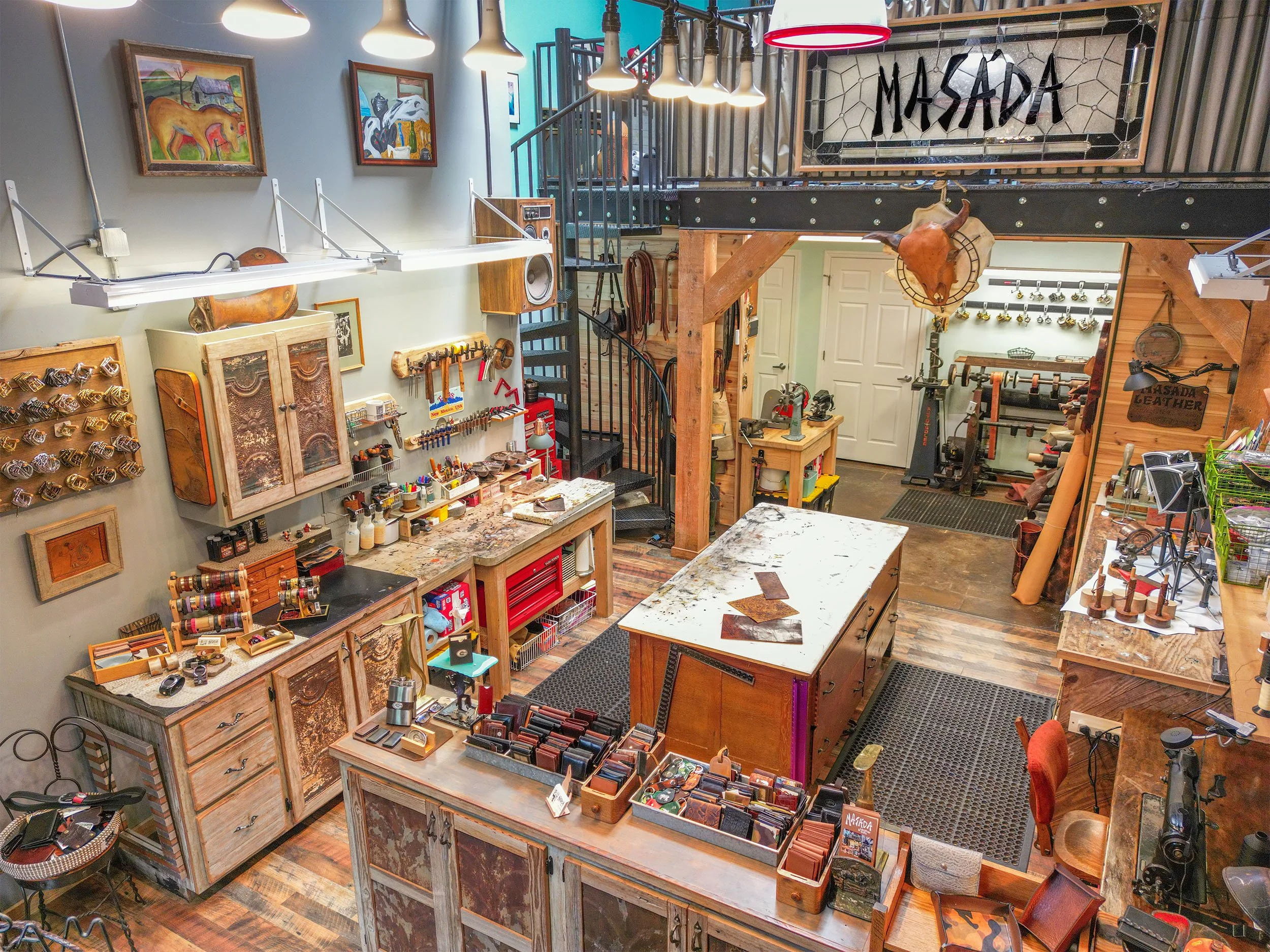 An application scenario or product detail of custom leather store - Image 22