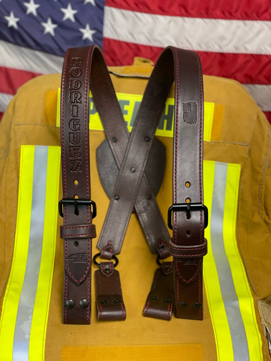 An application scenario or product detail of custom leather suspenders - Image 22