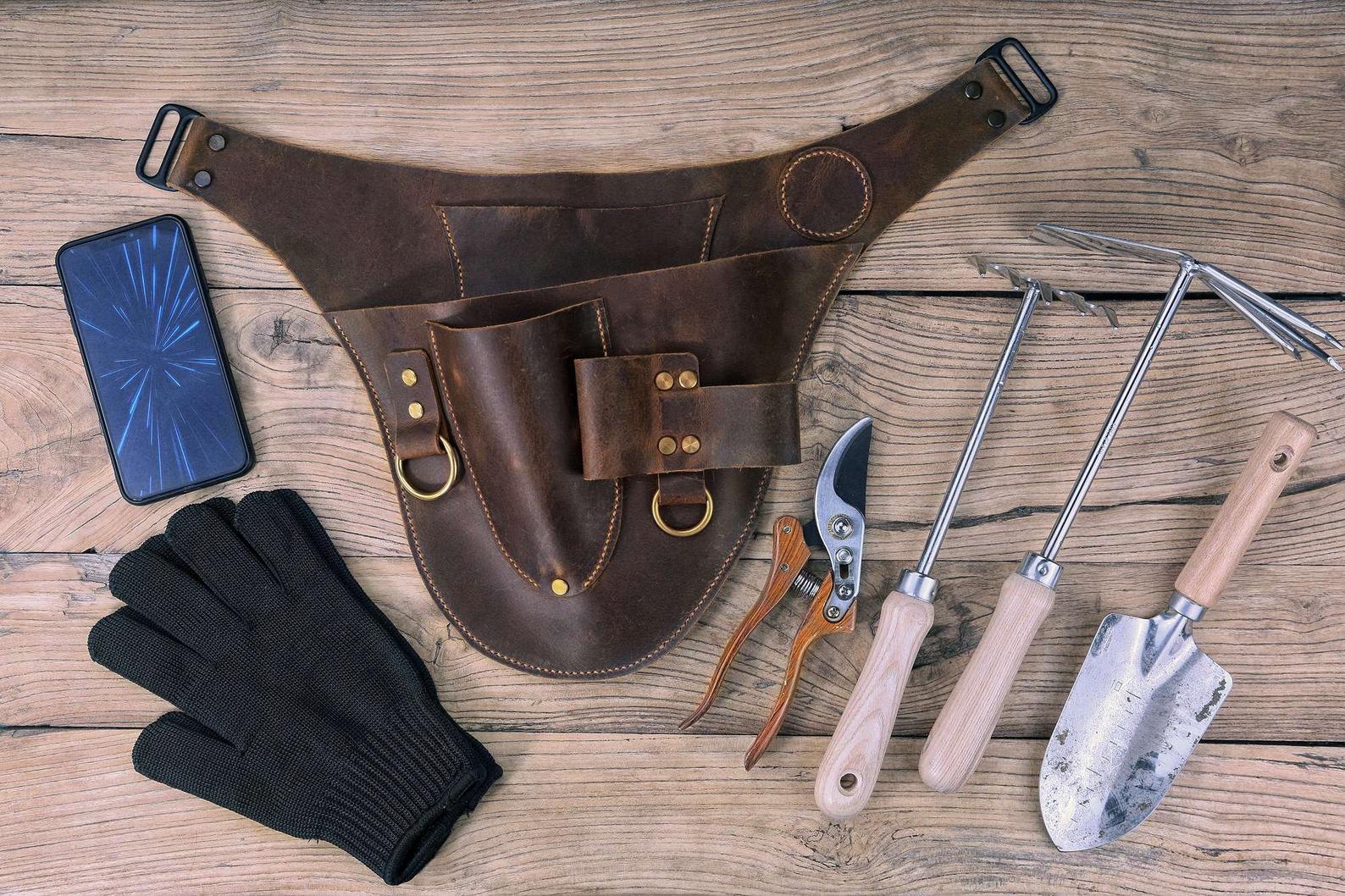 An application scenario or product detail of custom leather tool belt - Image 17