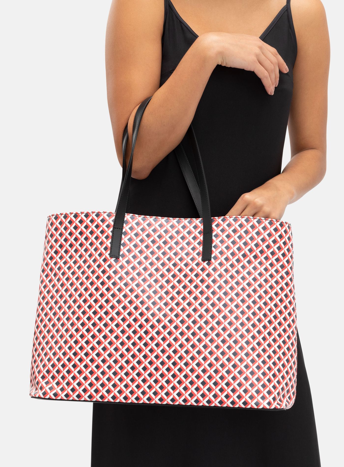 An application scenario or product detail of custom leather tote bags - Image 2