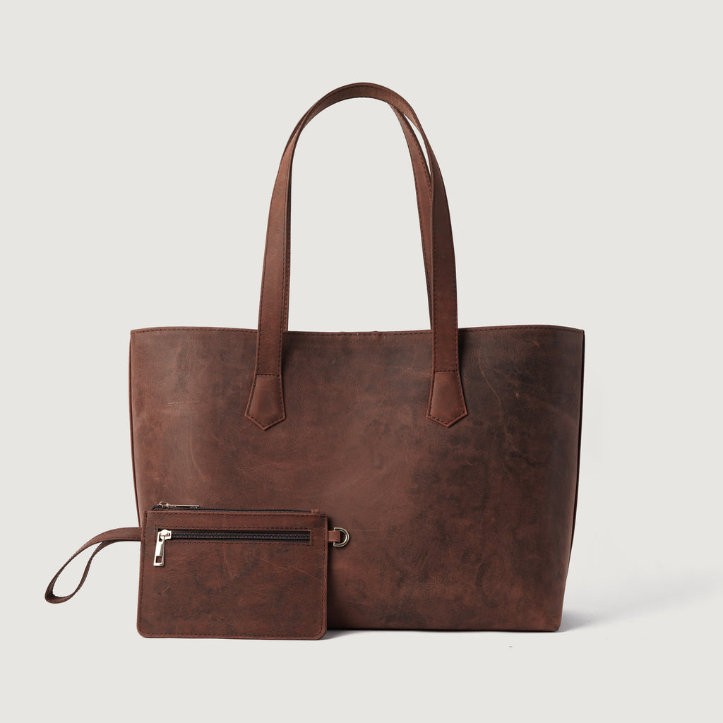 An application scenario or product detail of custom leather tote bags - Image 24