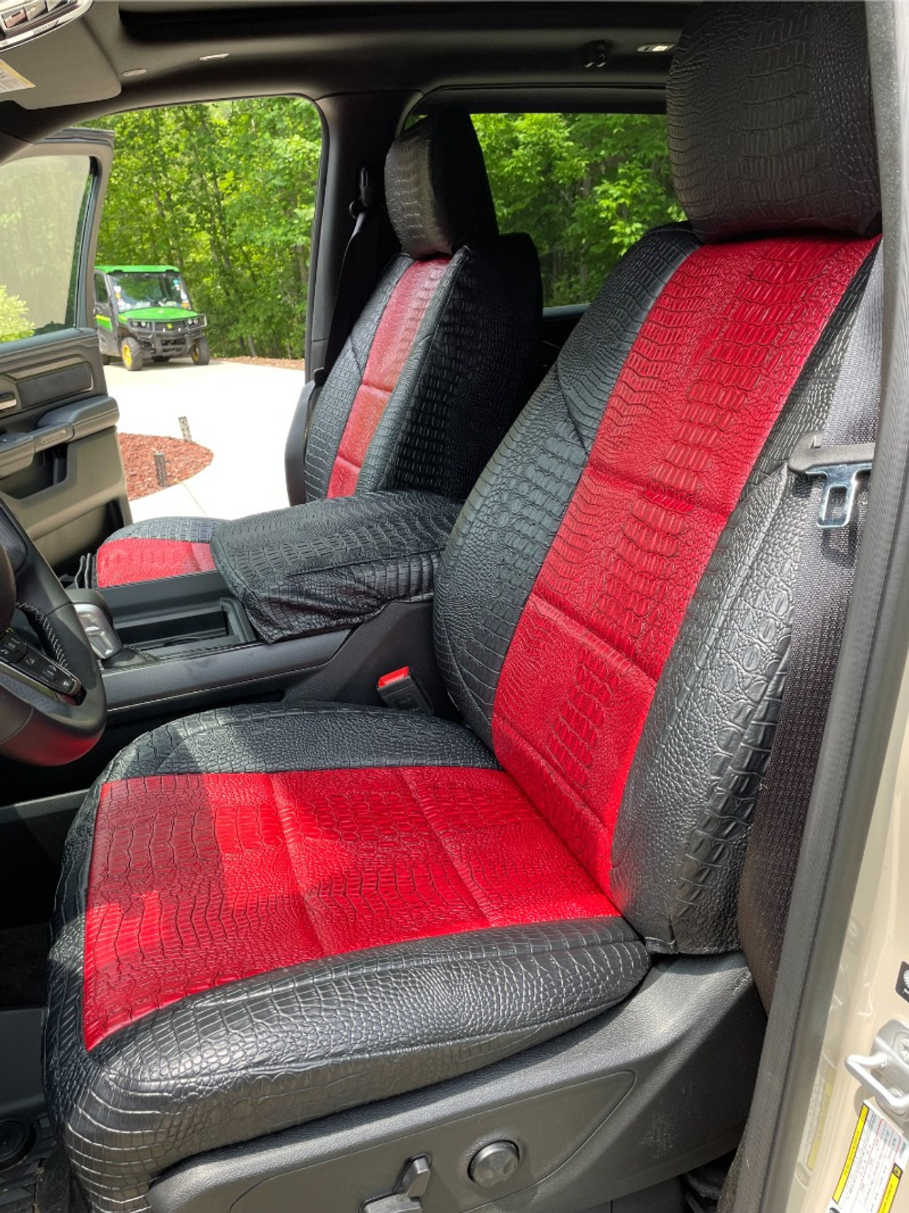 An application scenario or product detail of custom leather truck seats - Image 17
