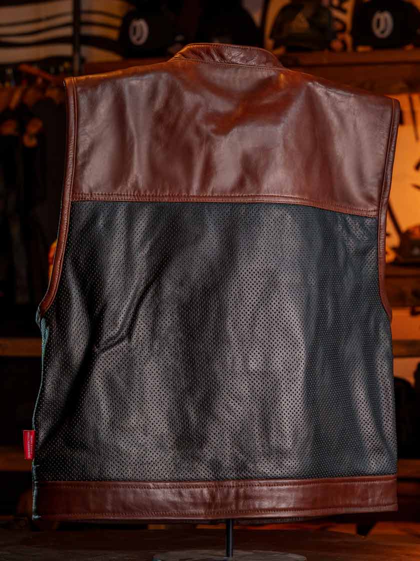 An application scenario or product detail of custom leather vest - Image 23