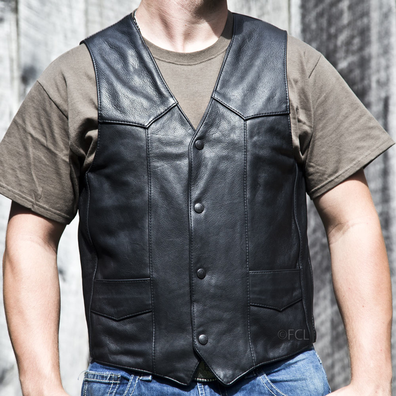 An application scenario or product detail of custom leather vest for men - Image 11