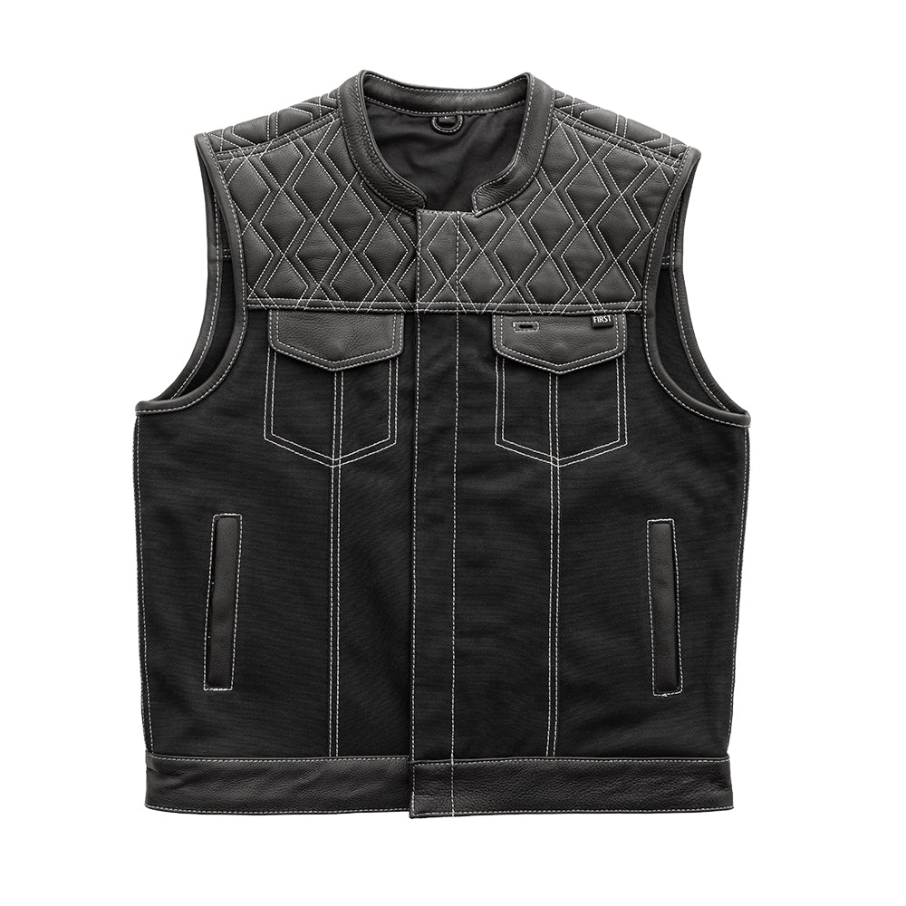 An application scenario or product detail of custom leather vest for men - Image 15