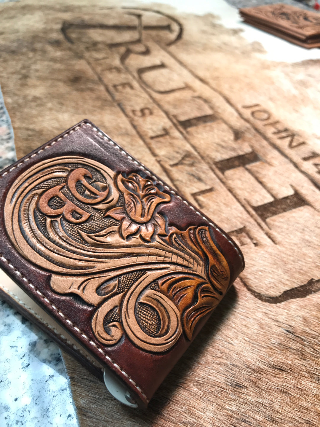 An application scenario or product detail of custom leather wallets - Image 1
