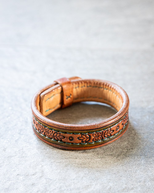 An application scenario or product detail of custom made leather bracelets - Image 15