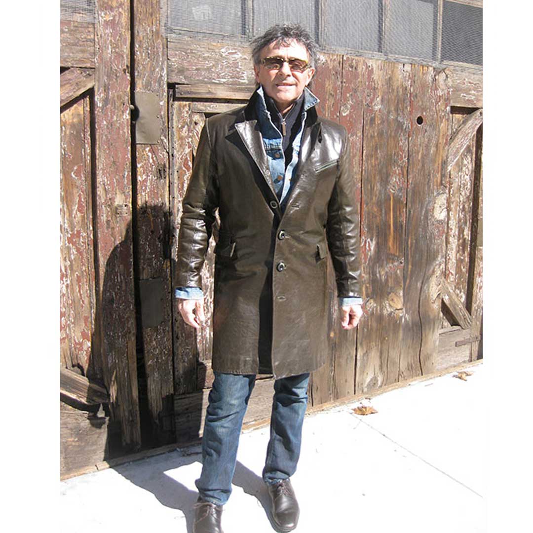 An application scenario or product detail of custom mens leather coats - Image 4