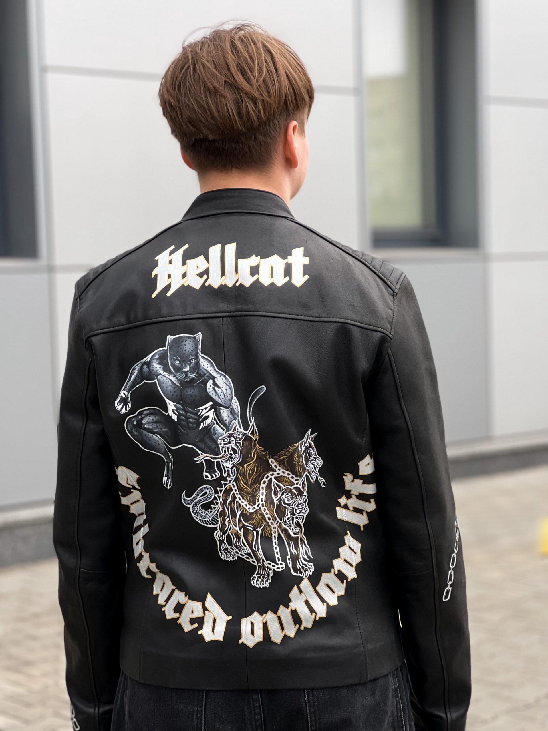 An application scenario or product detail of customize a leather jacket - Image 13