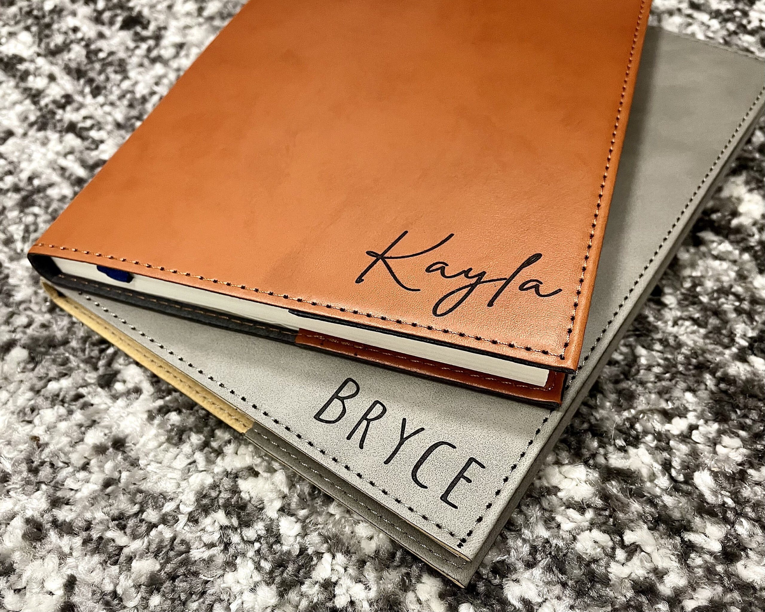 An application scenario or product detail of customized leather journal - Image 11