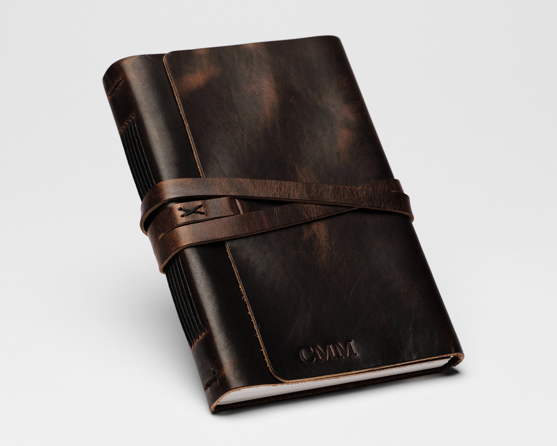 An application scenario or product detail of customized leather journal - Image 15