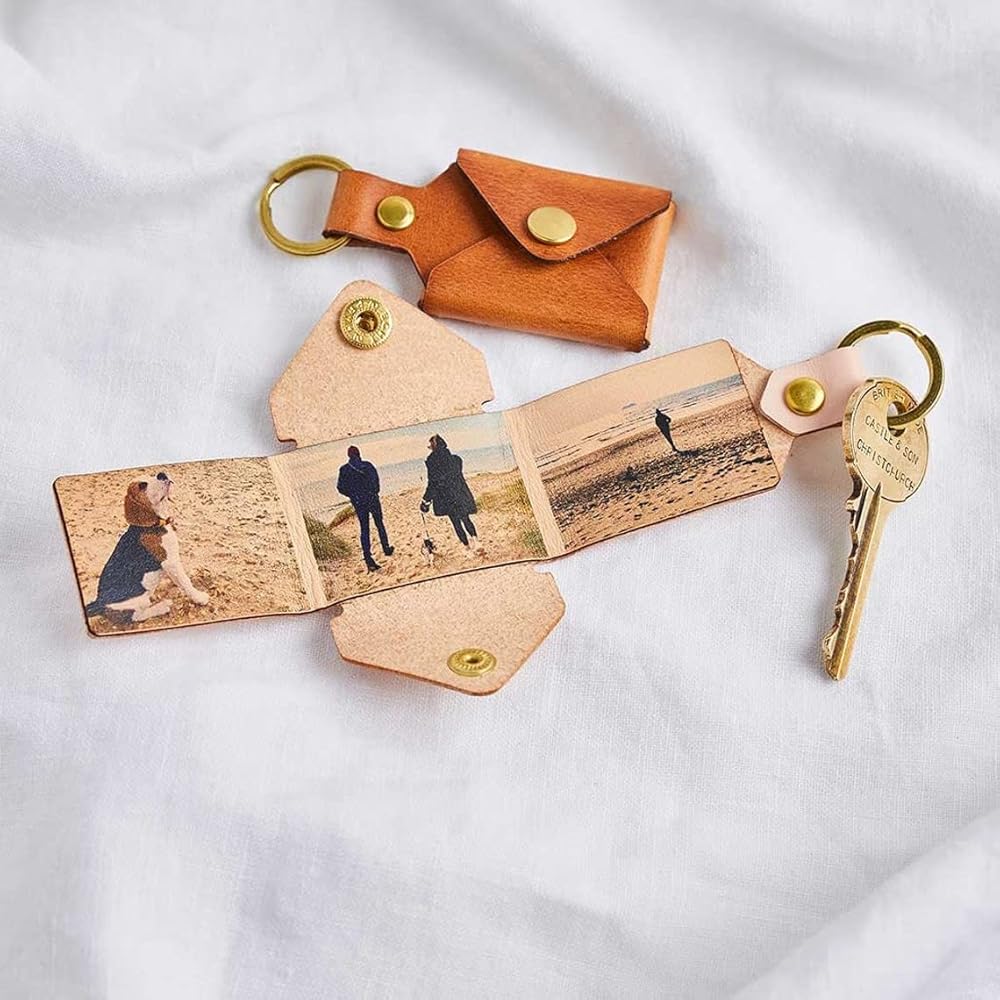 An application scenario or product detail of customized leather keychain - Image 4