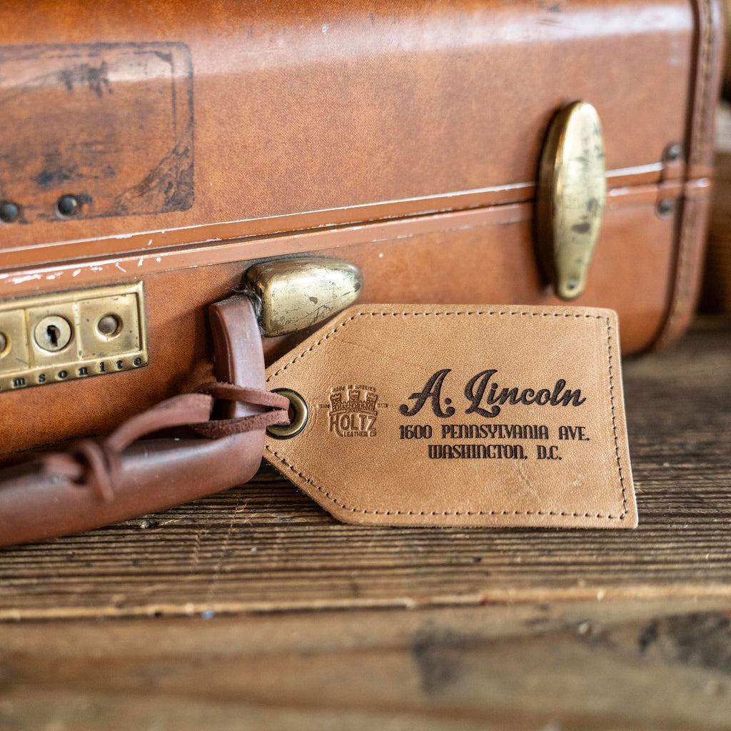 An application scenario or product detail of customized leather luggage tags - Image 11