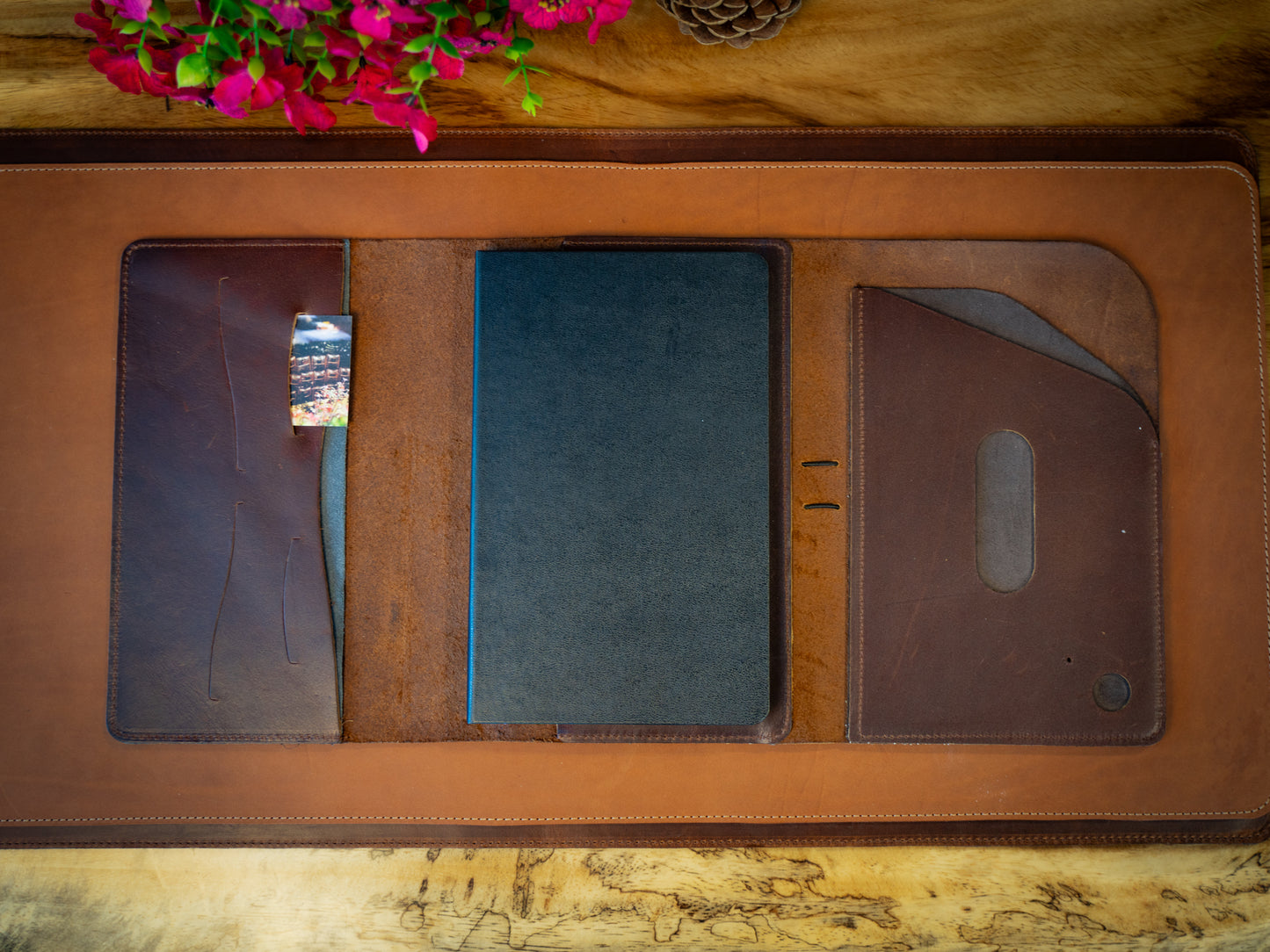 An application scenario or product detail of customized leather padfolio - Image 15