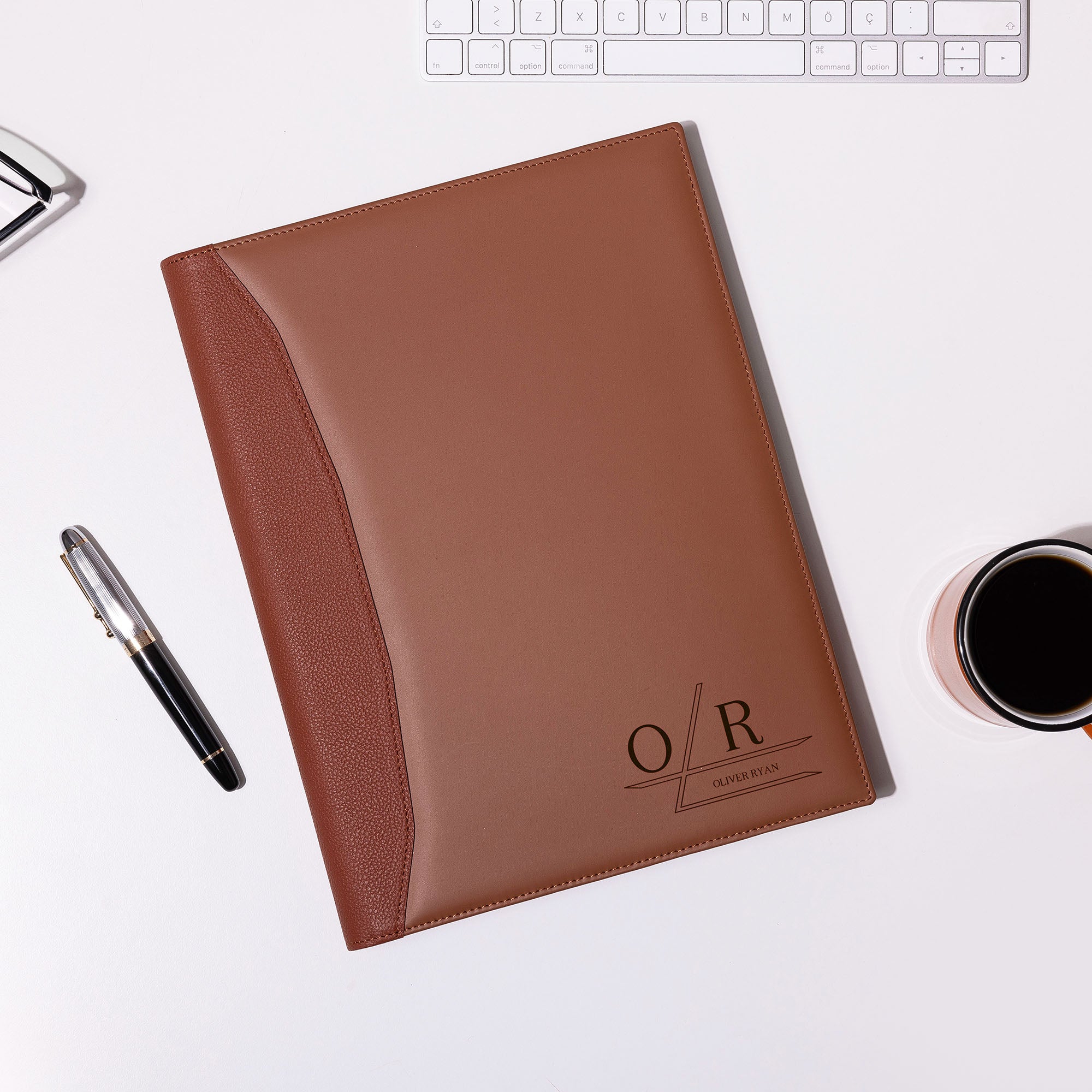 An application scenario or product detail of customized leather padfolio - Image 20