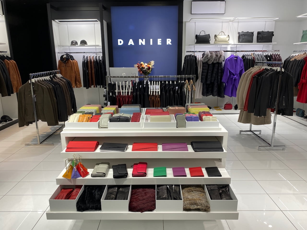 An application scenario or product detail of danier leather company - Image 18