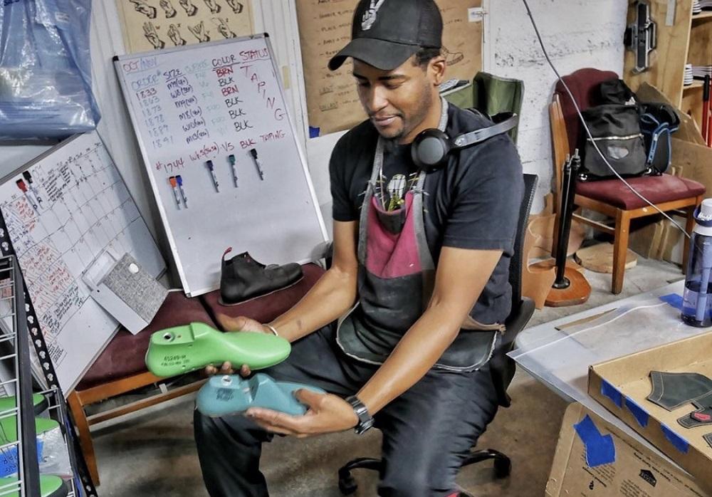 An application scenario or product detail of detroit leather company - Image 4