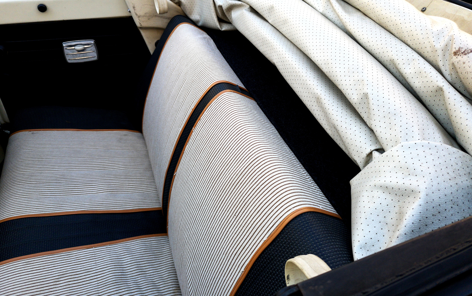 An application scenario or product detail of fabric car seat upholstery - Image 17