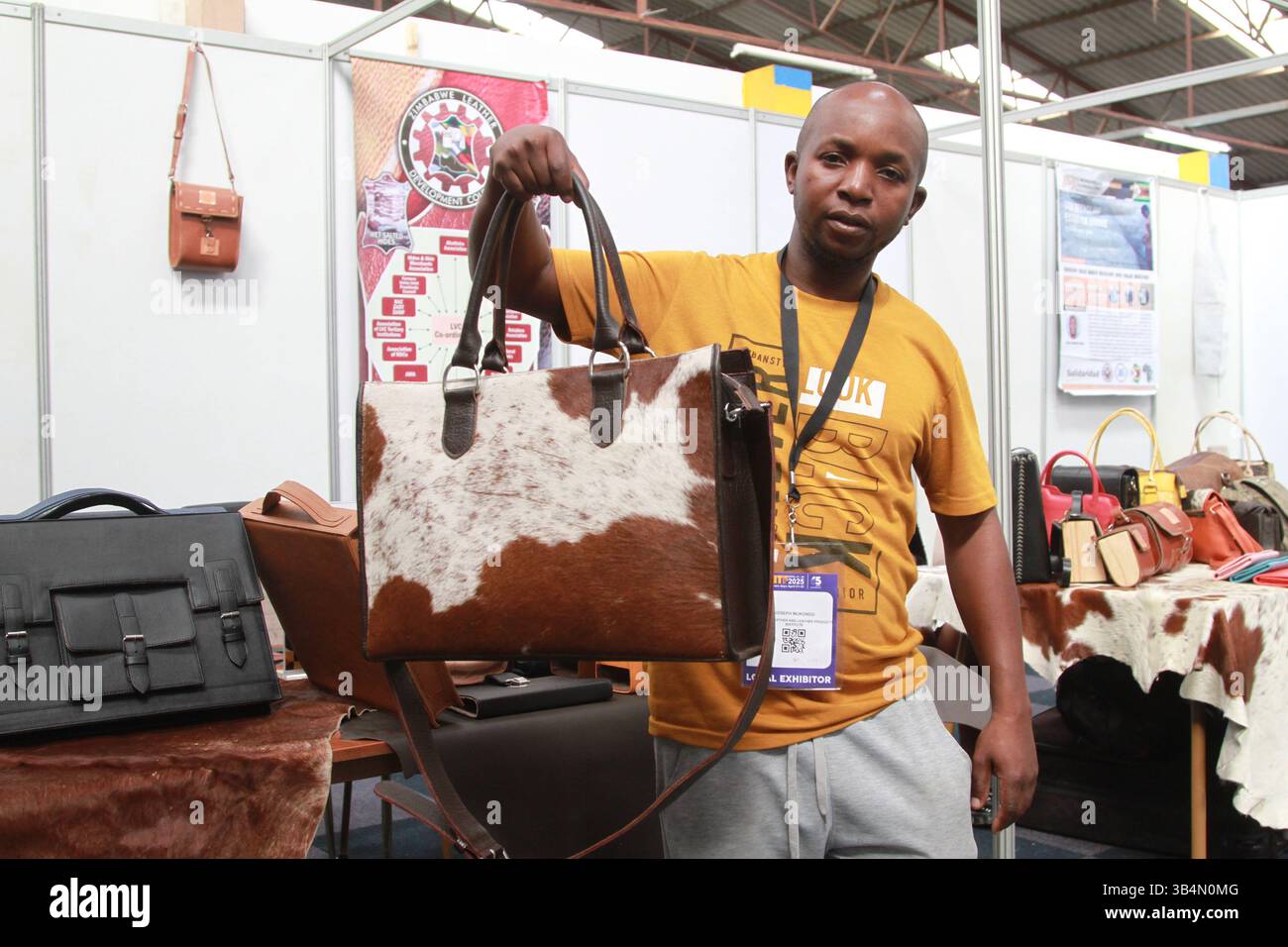 An application scenario or product detail of fair trade leather bag - Image 16