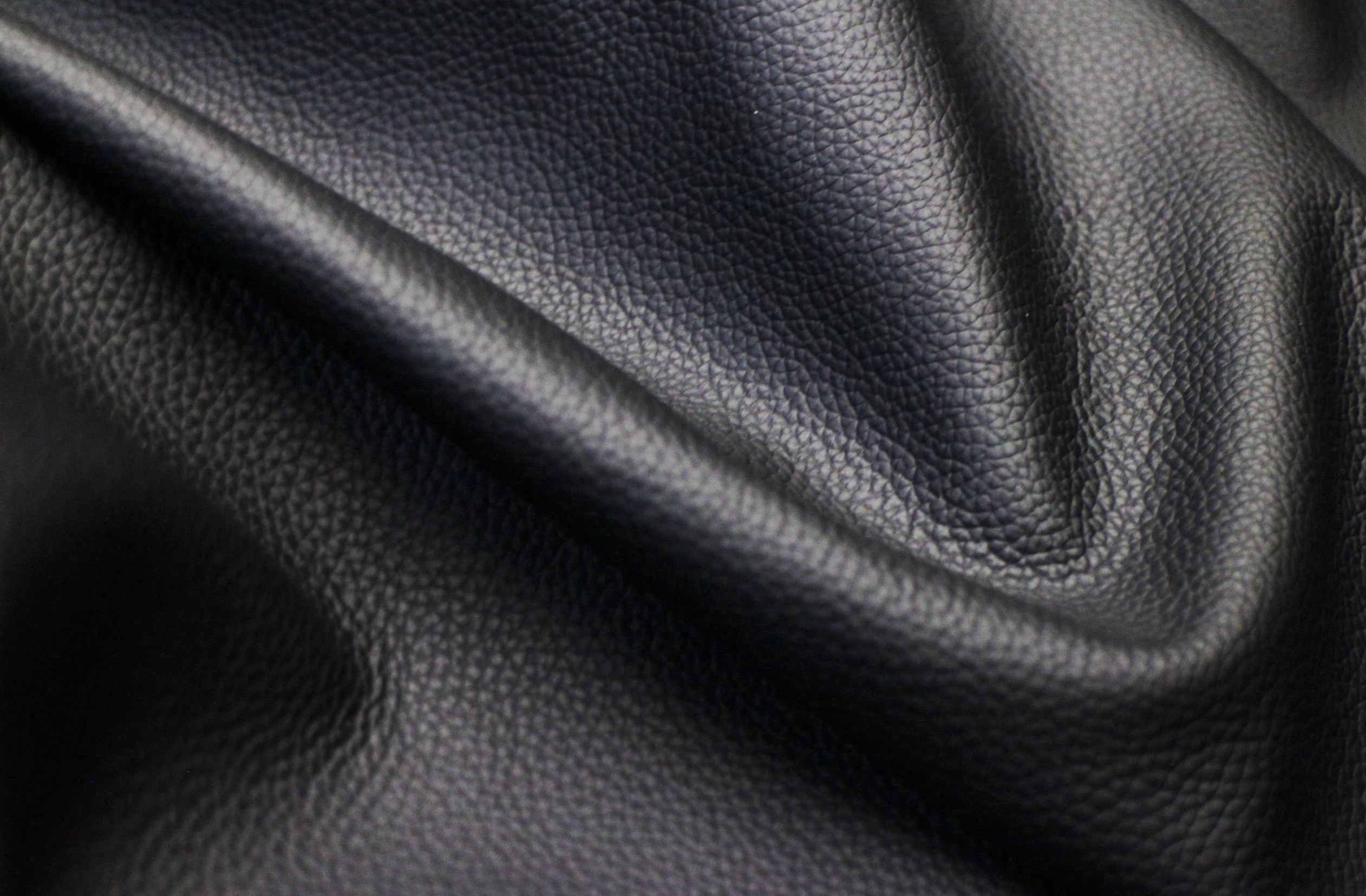 An application scenario or product detail of genuine leather fabric for upholstery - Image 17