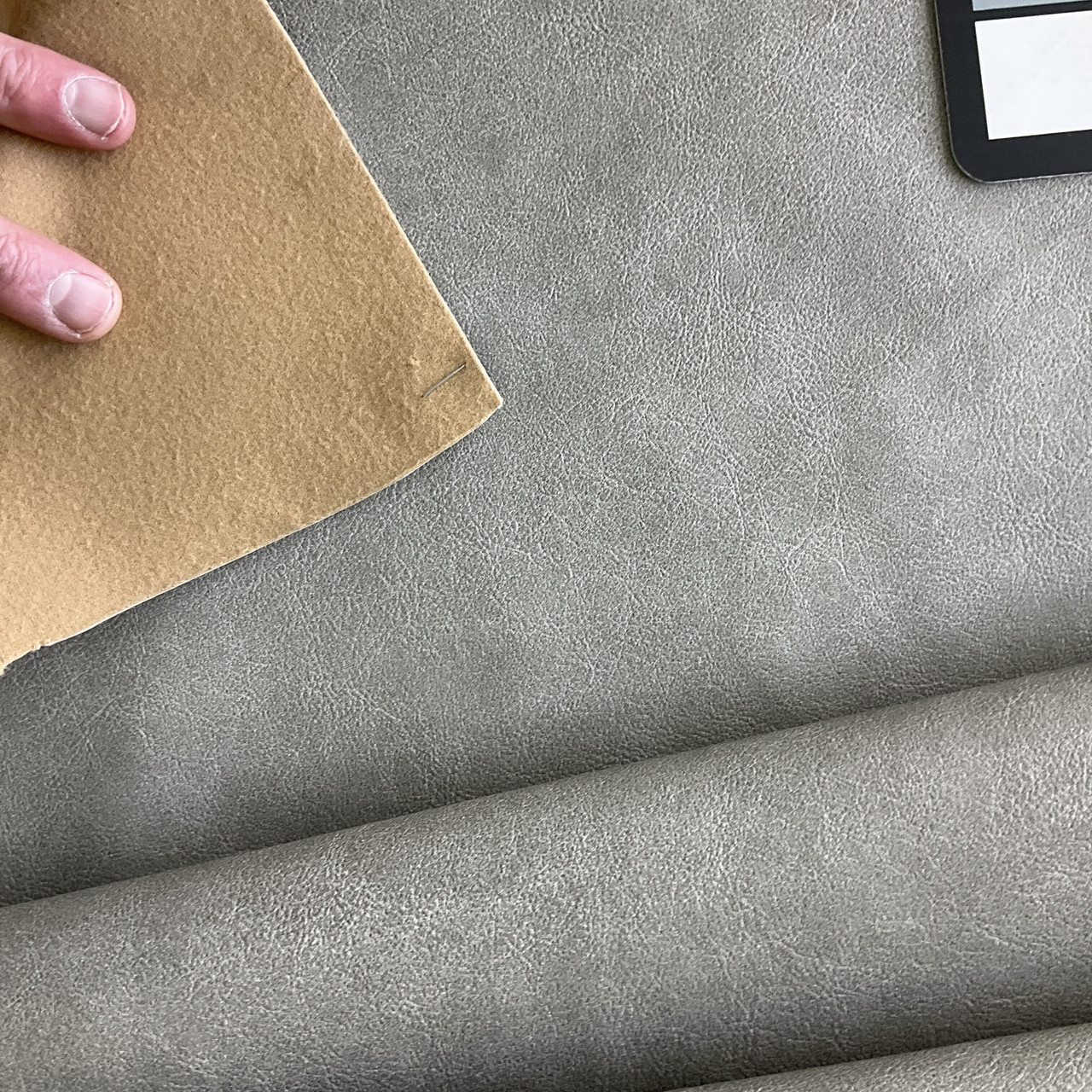 An application scenario or product detail of gray leather fabric - Image 22
