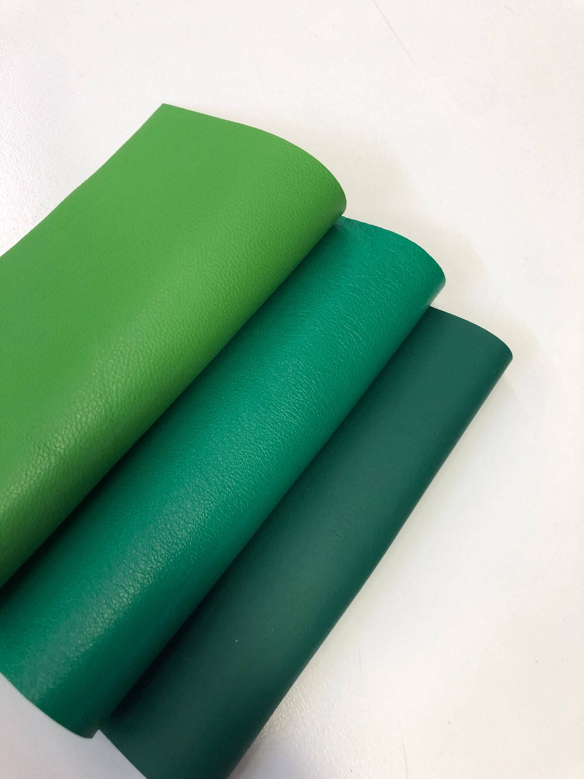 An application scenario or product detail of green leather fabric - Image 17