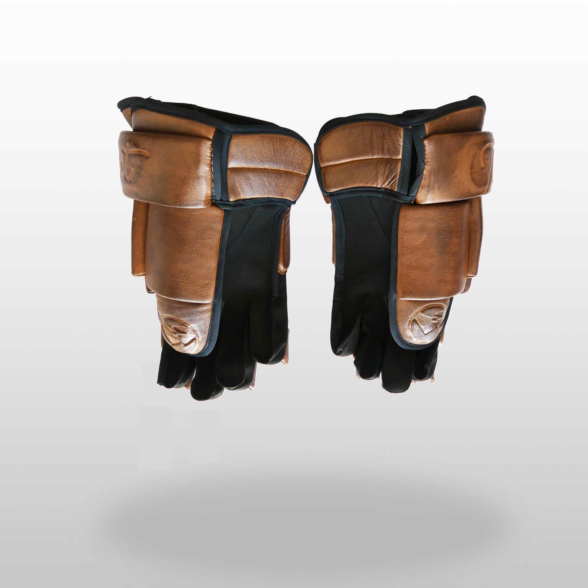An application scenario or product detail of hockey gloves leather - Image 11