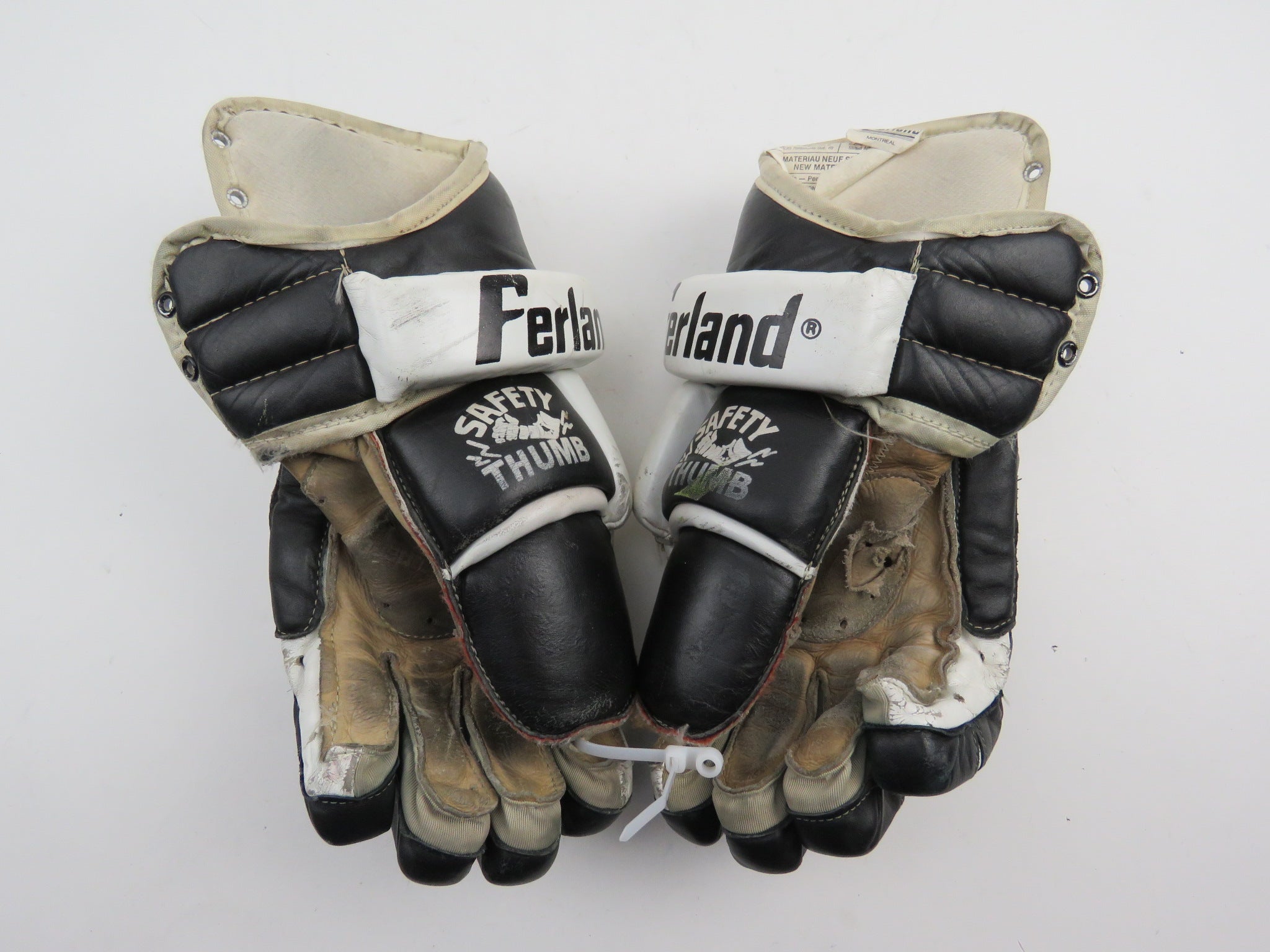 An application scenario or product detail of hockey gloves leather - Image 20
