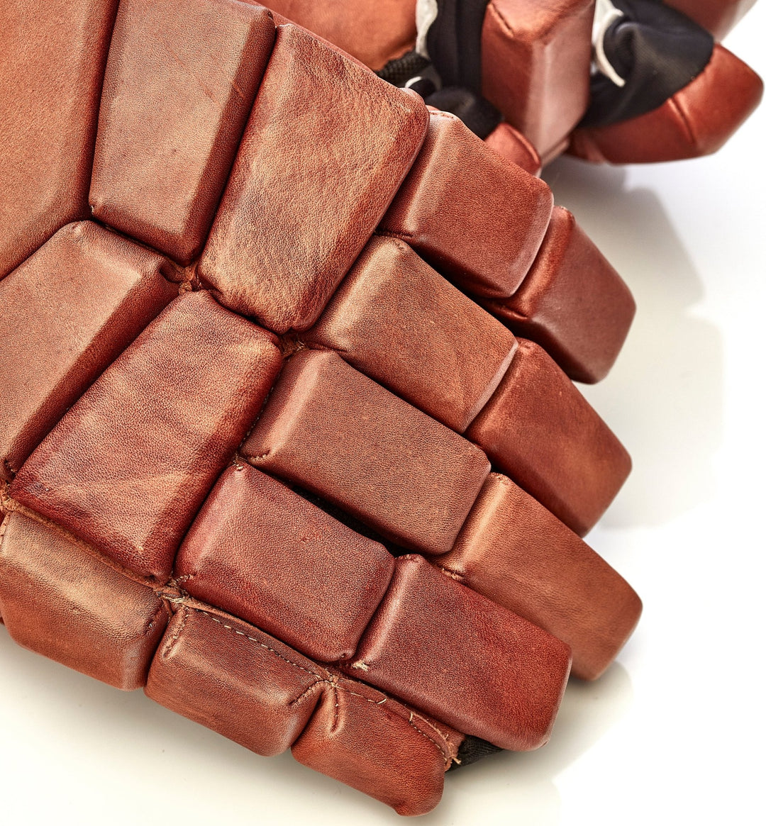 An application scenario or product detail of hockey gloves leather - Image 21