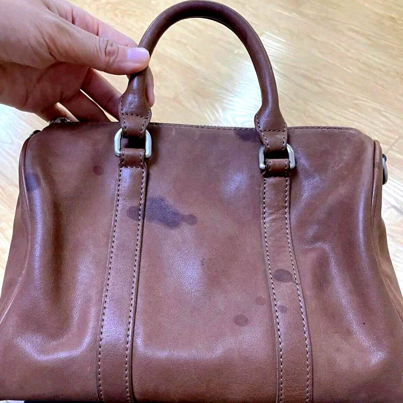 An application scenario or product detail of how to clean oil out of leather - Image 17