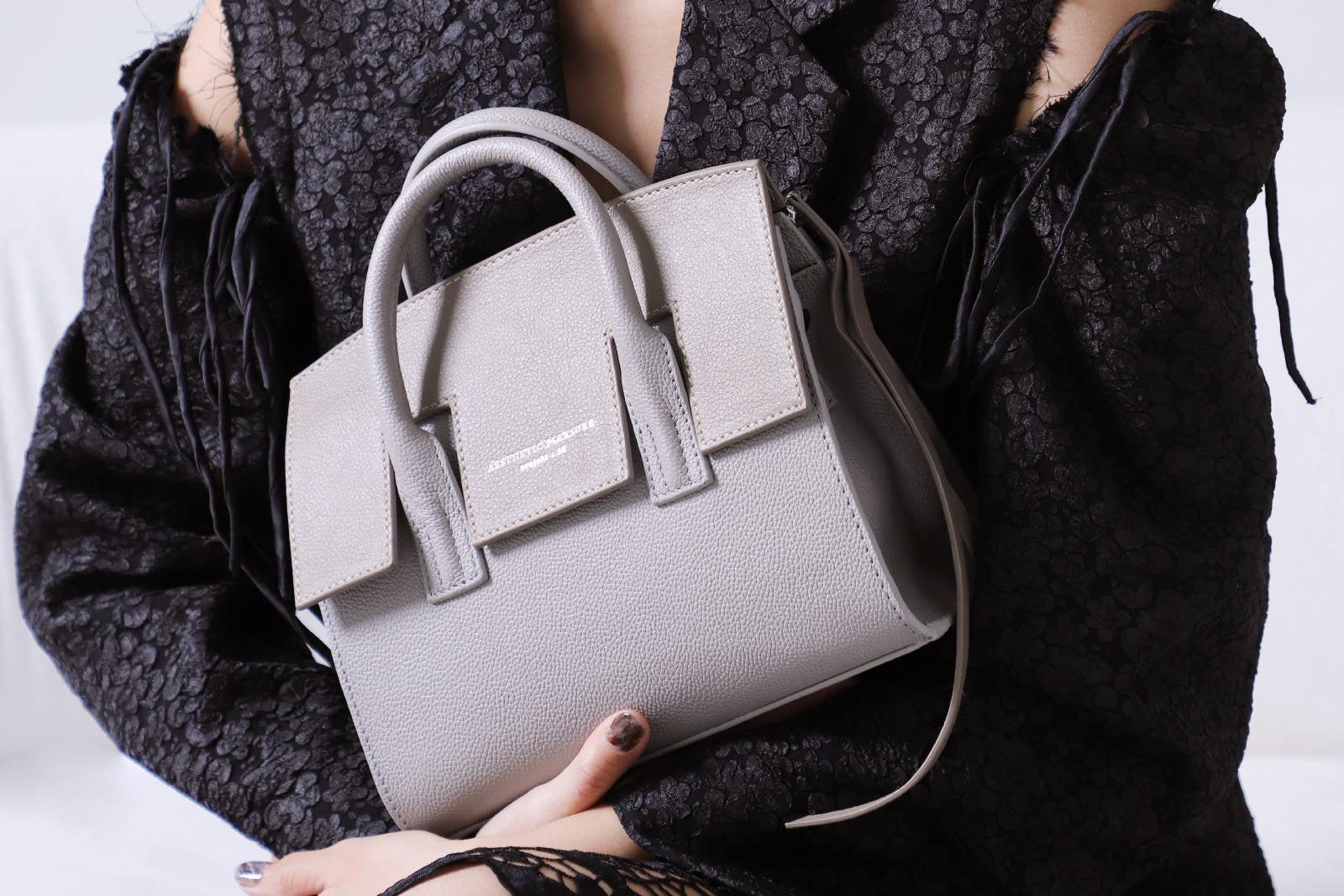 An application scenario or product detail of how to get oil off leather - Image 19