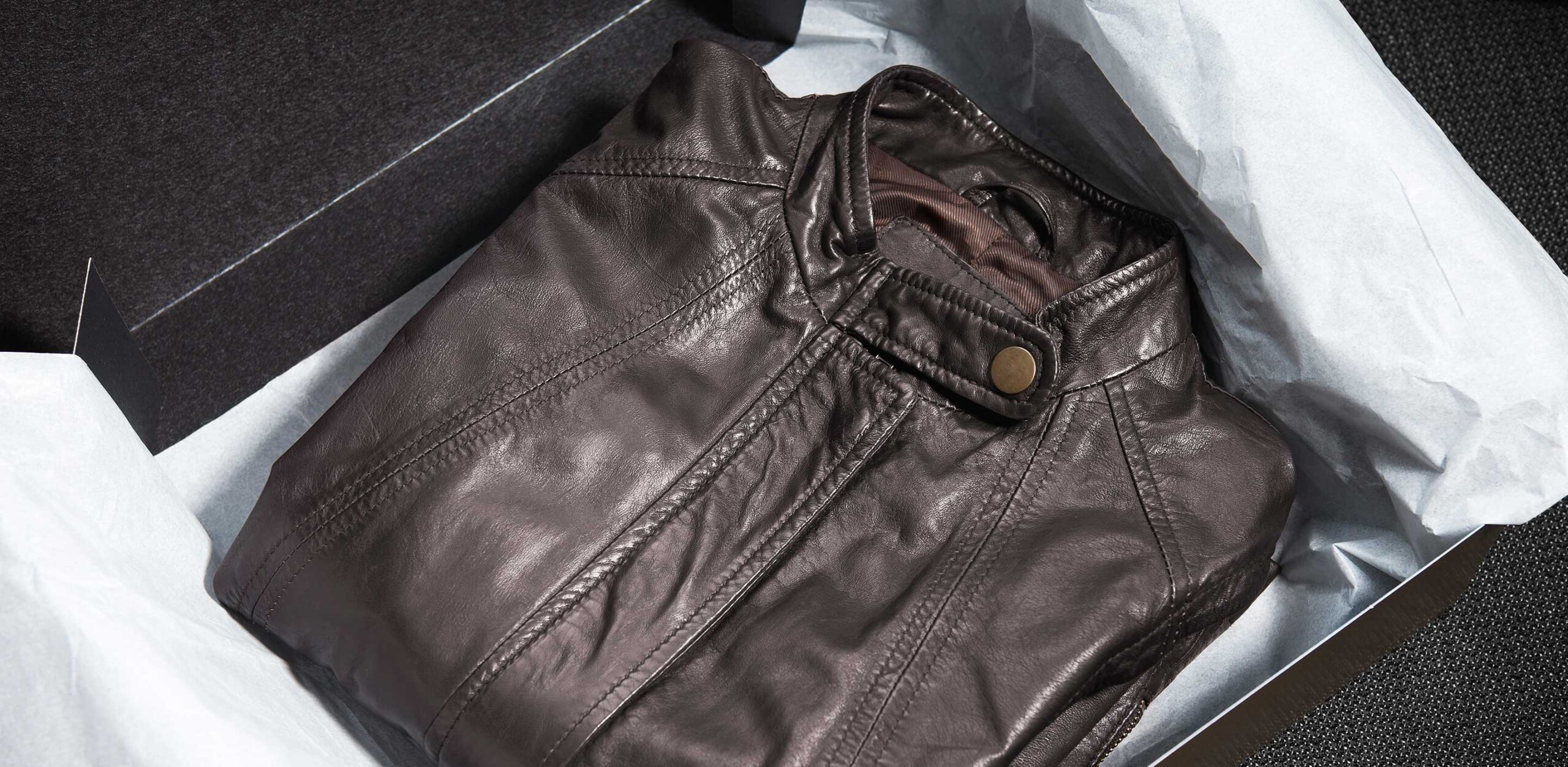 An application scenario or product detail of how to store leather clothes - Image 14