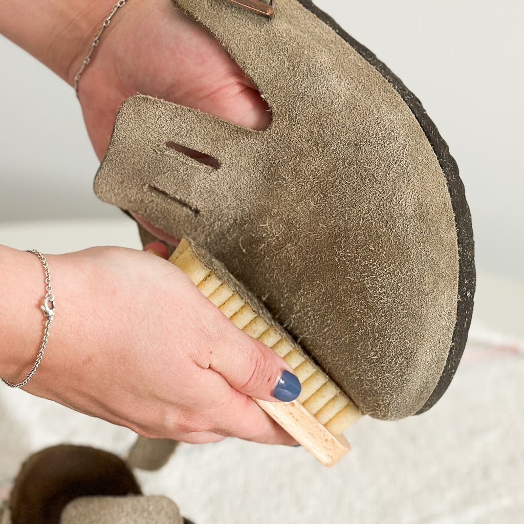 An application scenario or product detail of how to wash suede leather - Image 5