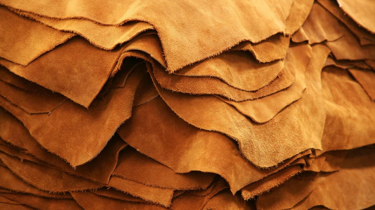 An application scenario or product detail of leather apparel fabric - Image 8