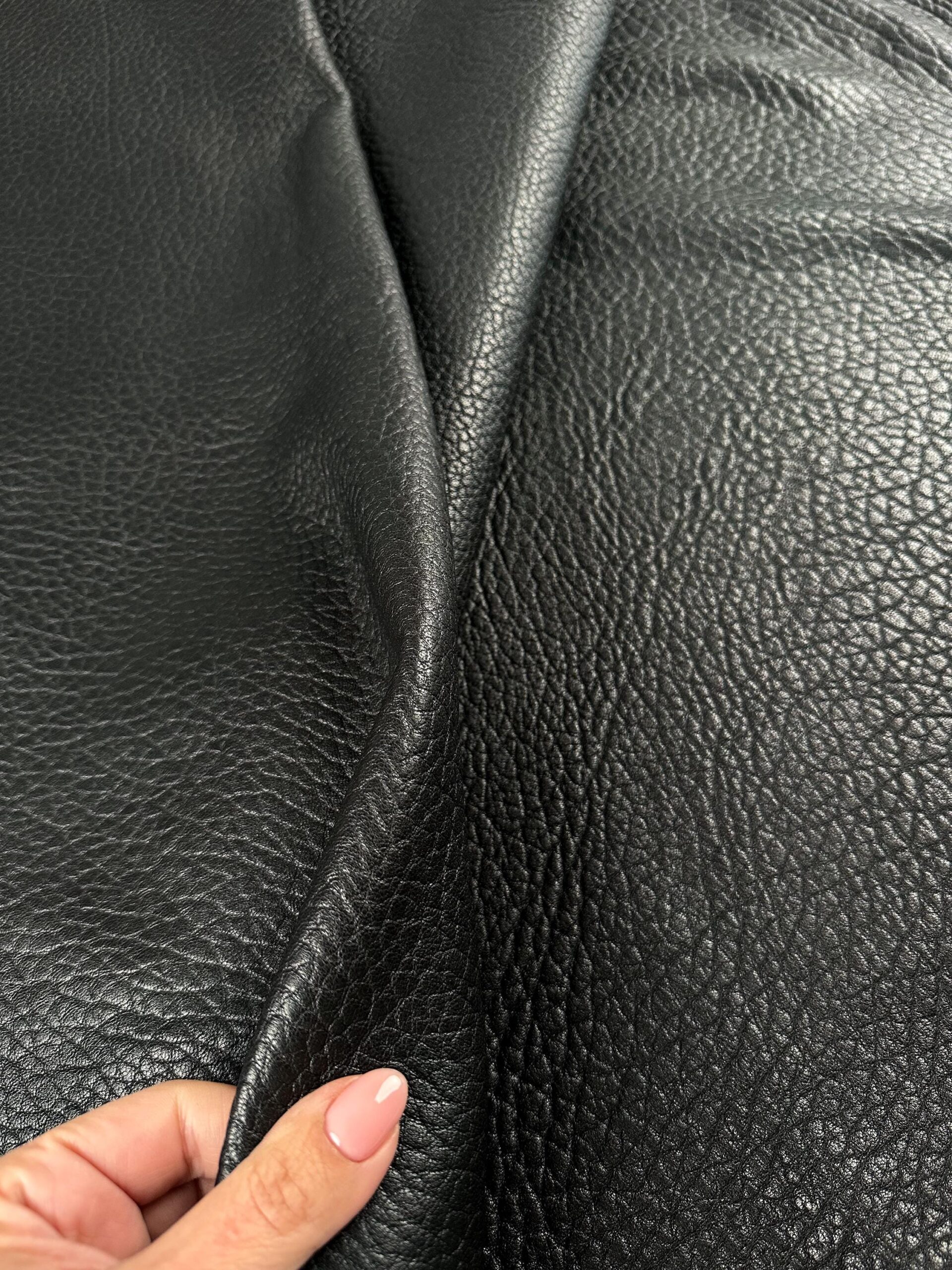 An application scenario or product detail of leather apparel fabric - Image 18