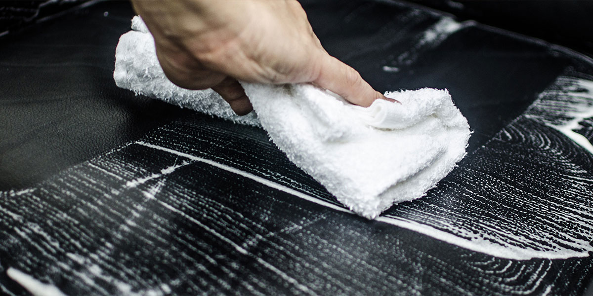An application scenario or product detail of leather cleaning service - Image 17