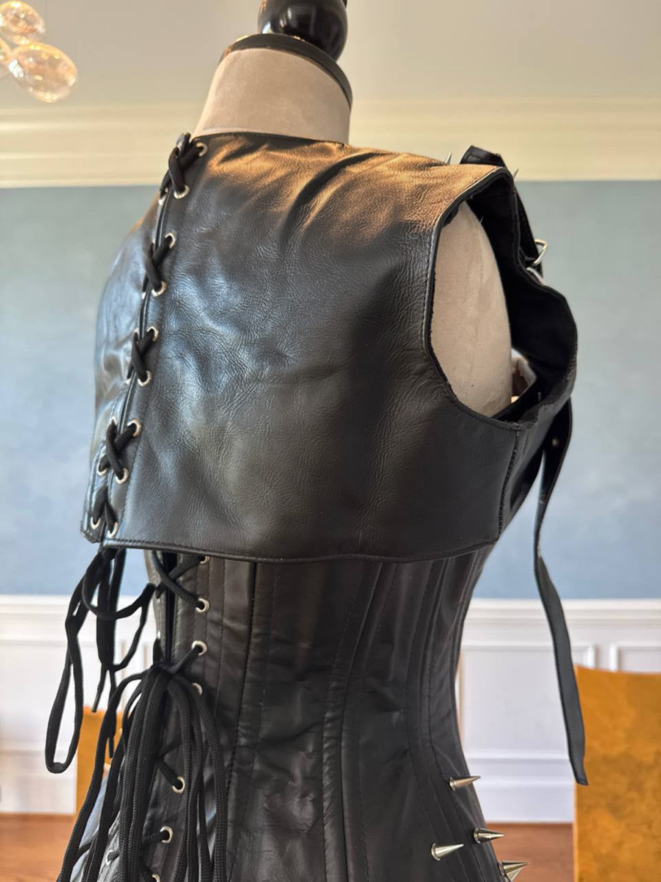 An application scenario or product detail of leather corset custom - Image 5