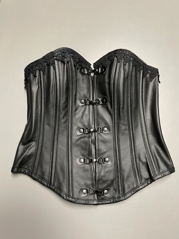 An application scenario or product detail of leather corset custom - Image 17