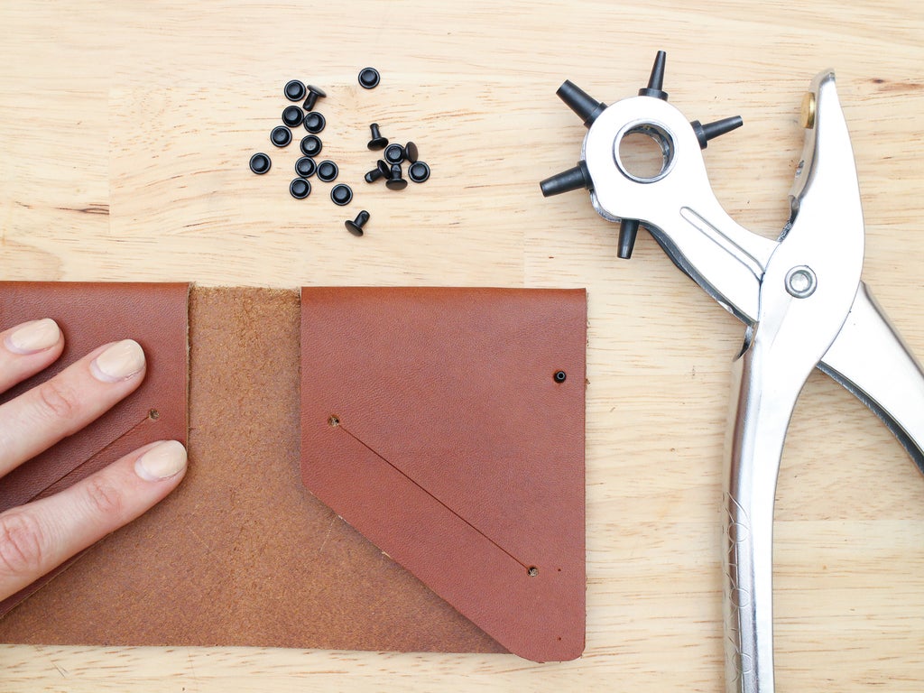 An application scenario or product detail of leather craft tools and supplies - Image 7